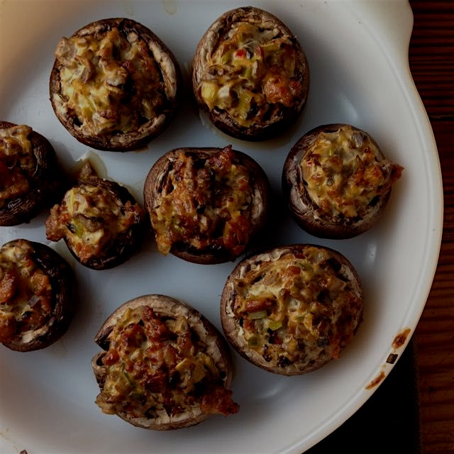Super yummy Southern stuffed mushrooms with pork sausage, sour cream and Worcestershire 