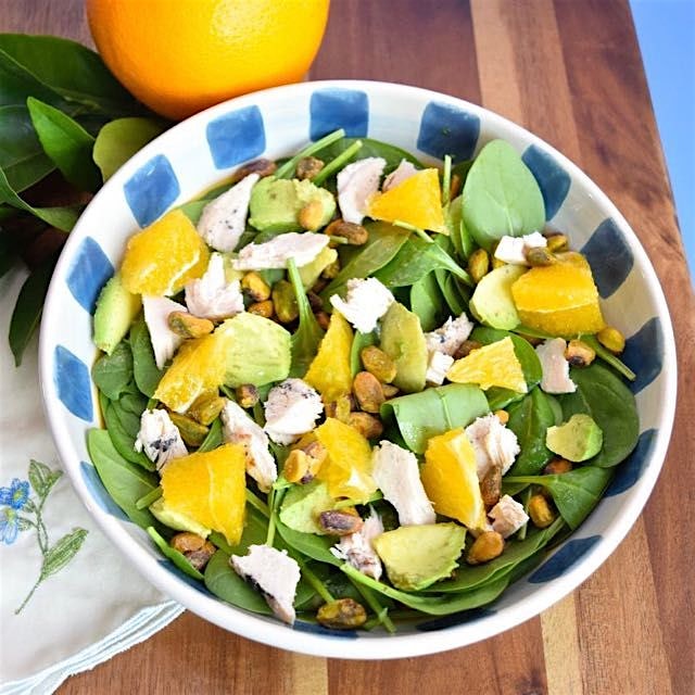 Chicken spinach salad with citrus vinaigrette. Recipe is on the link in my bio. ❤️😋🍊