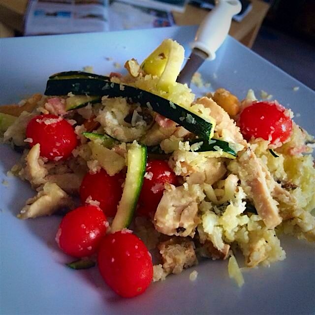 Cauliflower fried rice! For real. 😋