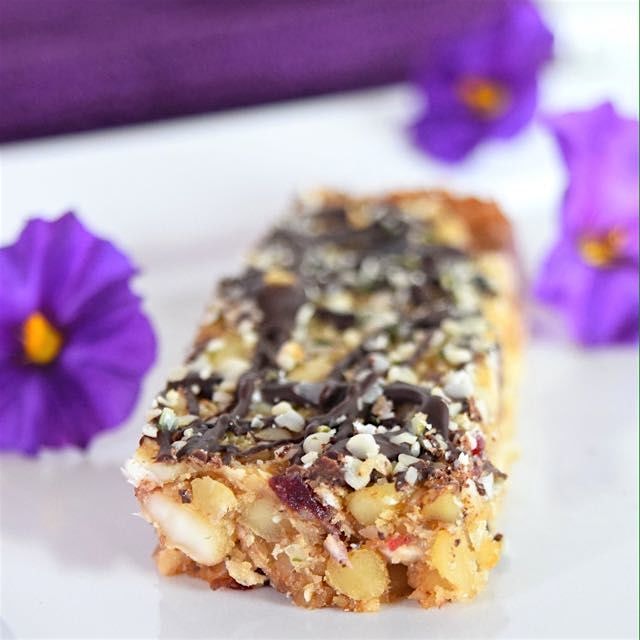 Nutty Paleo Granola Bars. Recipe is on the link in my bio. ❤️