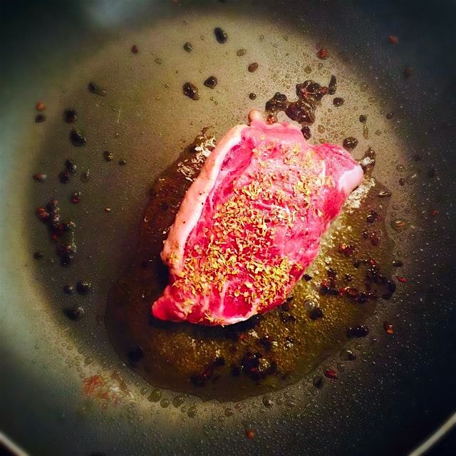 Pan-frying my farmers market fresh sirloin! With @Rachna
