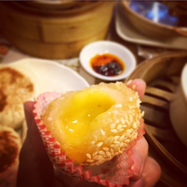Have you ever tried a fried sesame dumpling with custard filling ? 💰