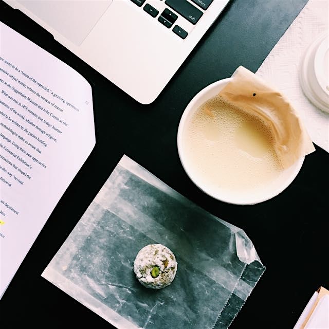 Working through the afternoon made better/more delicious by this peppermint almond milk tea au la...
