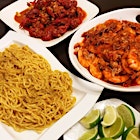 My first foodstand post! Satisfied my seafood craving with Kickin Crab crawfish & shrimp w/my homemade garlic noodles! Absolutely selfish! 