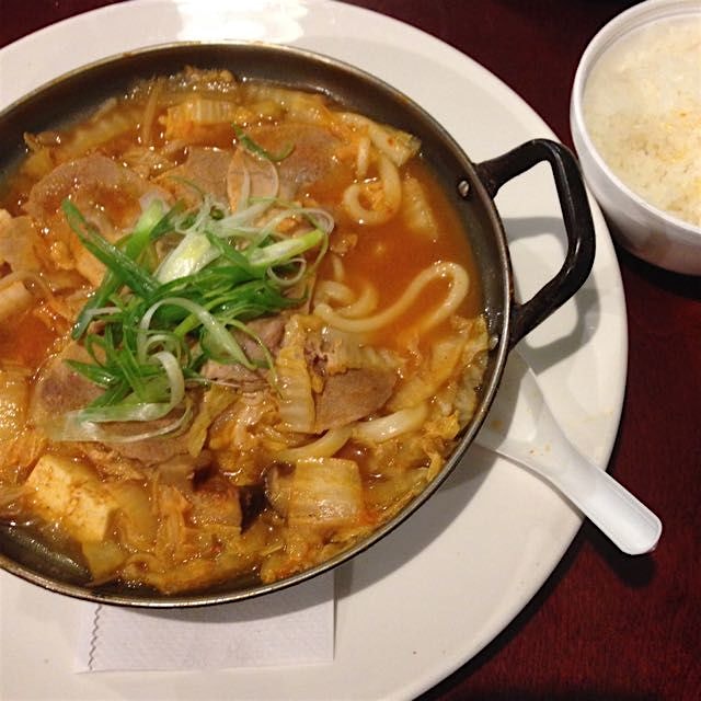 Hot steaming Chige-Nabe for my late lunch at neighborhood Japanese comfort hotspot. 
