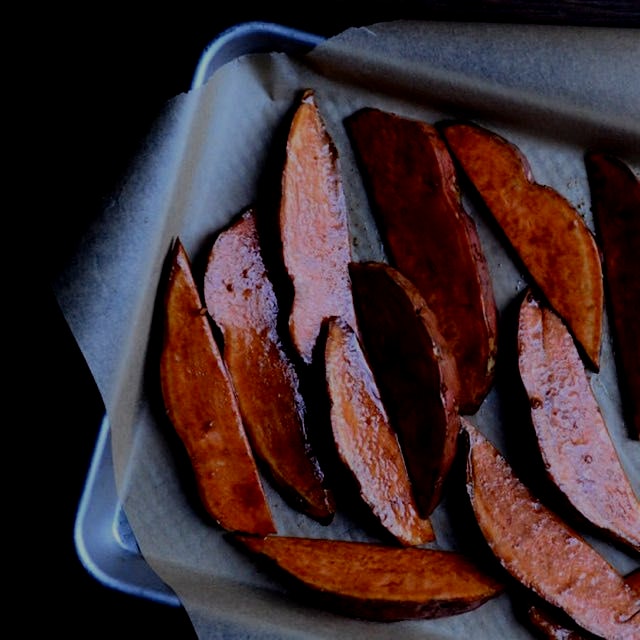 Gearing up for Super Bowl weekend with these baked Sweet Potato Wedges tossed in Truffle Oil & Ag...
