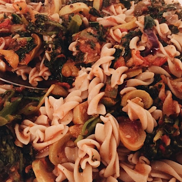 Brown rice pasta, red sauce, roasted veg