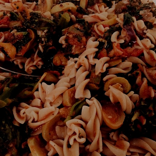 Brown rice pasta, red sauce, roasted veg