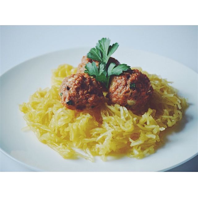 That spaghetti squash became the perfect base for my homemade turkey meatballs! 
