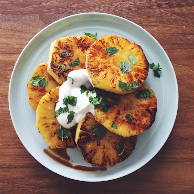 Juicy grilled pineapples