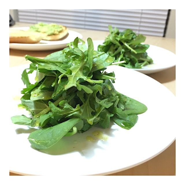 #meatlessmondays #organic #greens #simple #vegan #homemadedressing #ATX #austinfoodstagram #atxfo...