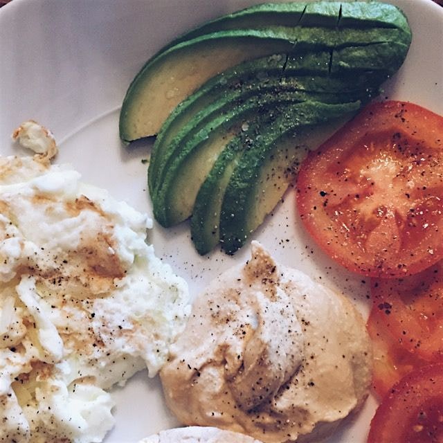 Eggs, avo, hummus, and tomatoes. Just another meatless Monday. 