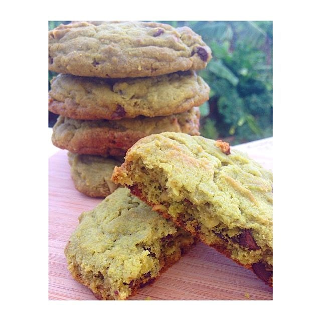 Chewy Chocolate Chip Macadamia Nut Cookies!!! ON POINT! Yum! 