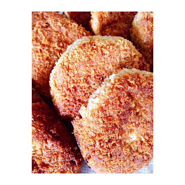 Whipped up some Lemon Thyme Smoked Salmon Patties for dinner. Taking care of the fam before I sta...