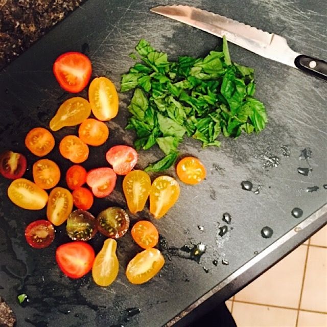 Heirlooms and basil - fresh toppings for a pasta primavera 🍅🌿