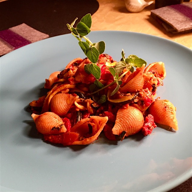 The magic of fresh #oregano makes Monday blues vanish! 