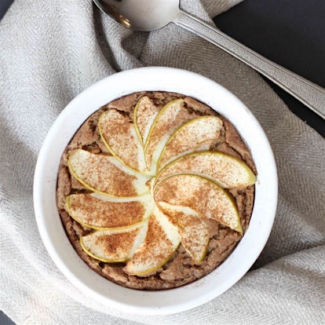 Baked apple pie oatmeal! Vegan and gluten-free. http://bit.ly/1zWYhtO