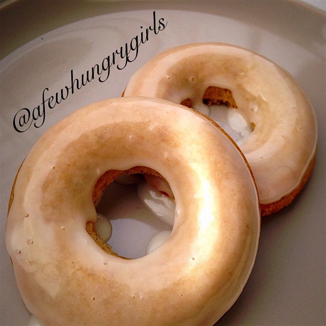 Check out my healthier take on donuts! These baked cinnamon donuts are super easy! Get the recipe...