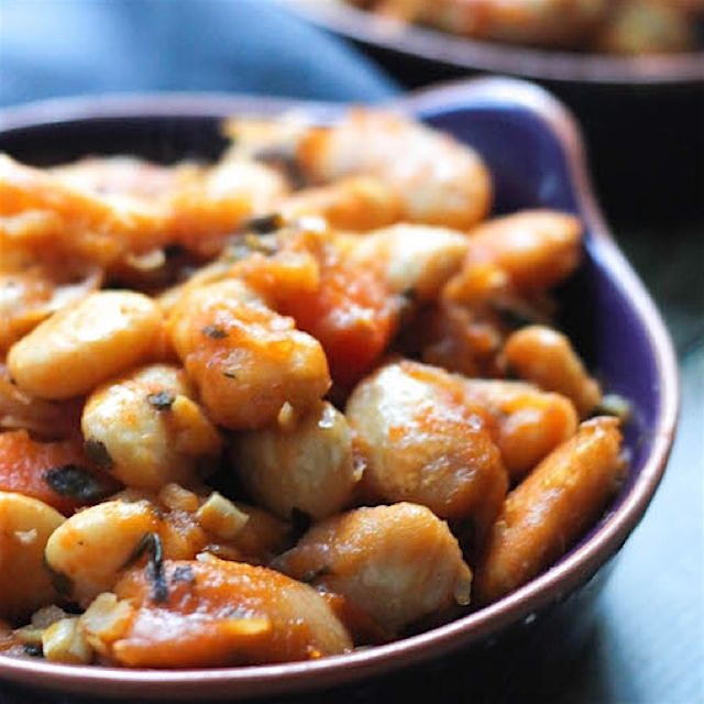 Greek baked beans 👌👌👌🙌 Vegan and also magic http://bit.ly/1ClsWGR