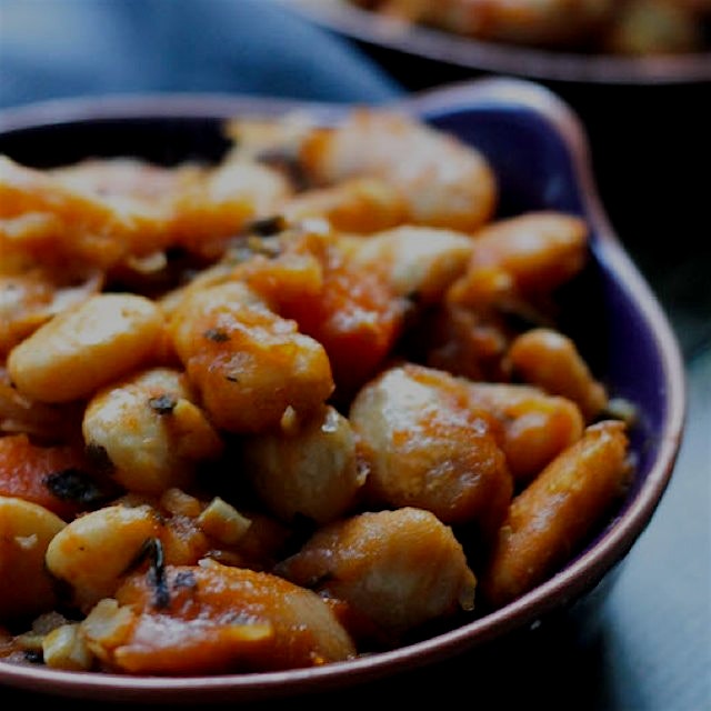 Greek baked beans 👌👌👌🙌 Vegan and also magic http://bit.ly/1ClsWGR