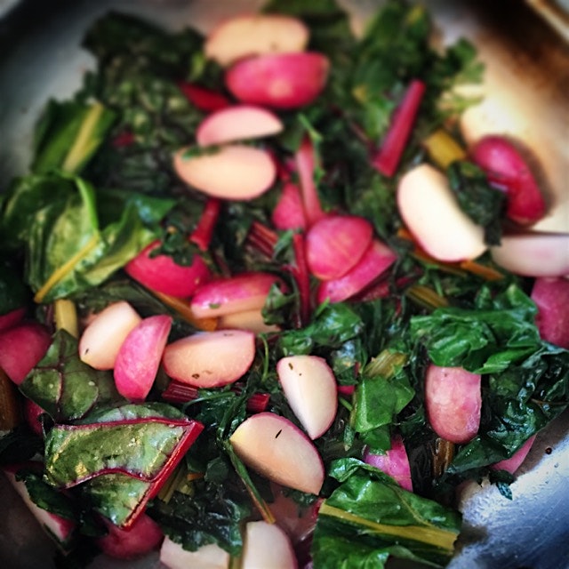 Simply spring! Brown Buttered Radishes + Rainbow Swiss Chard
www.simplyhailee.com/Compositionkitc...