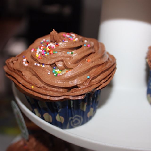 Homemade vanilla cupcakes with chocokate frosting! 