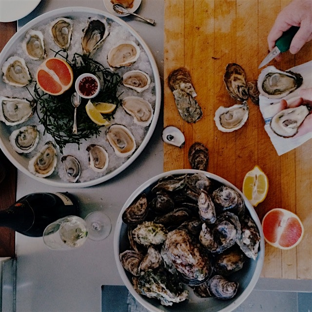 Enjoying oysters at home is surprisingly easy! Here's everything you need to know: http://bit.ly/...