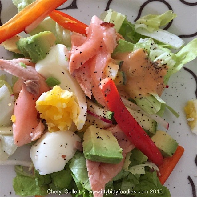 I'm a minimalista. Simple spring chopped salad with flaked roasted salmon. #ittybittyfoodies