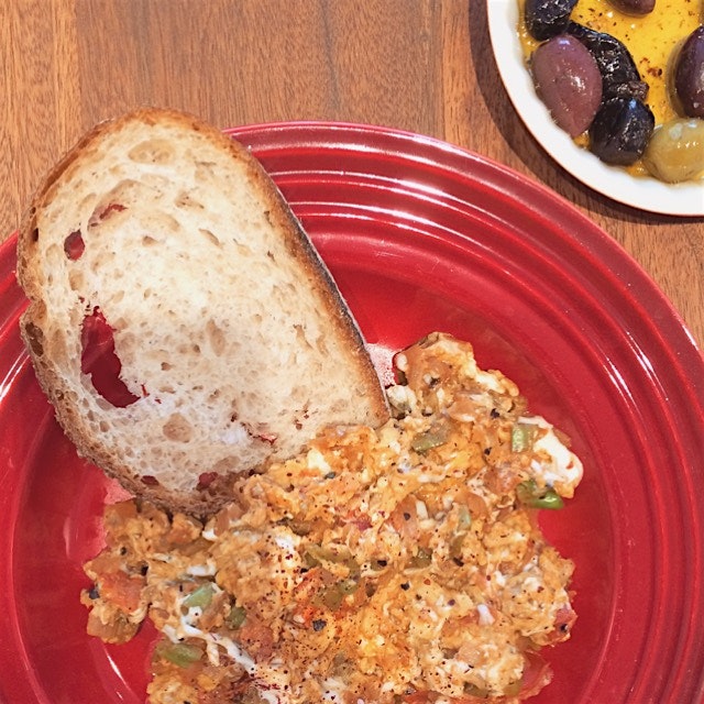 Shishito & tomato scrambled eggs #menamen #turkish