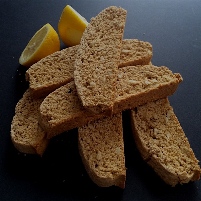 Vegan vanilla almond biscotti with lemon zest! Recipe on my site :)