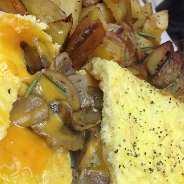 Stuck in an airport, but I STILL found a delicious restaurant that serves locally-sourced vegetab...