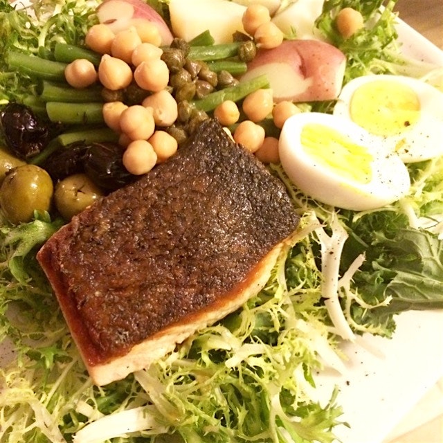 Salad Niçoise with Crispy Skin pan-fried Salmon