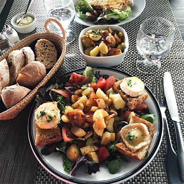 Goat cheese salad with pommes de terre de Noirmoutier (best potatoes ever!!)