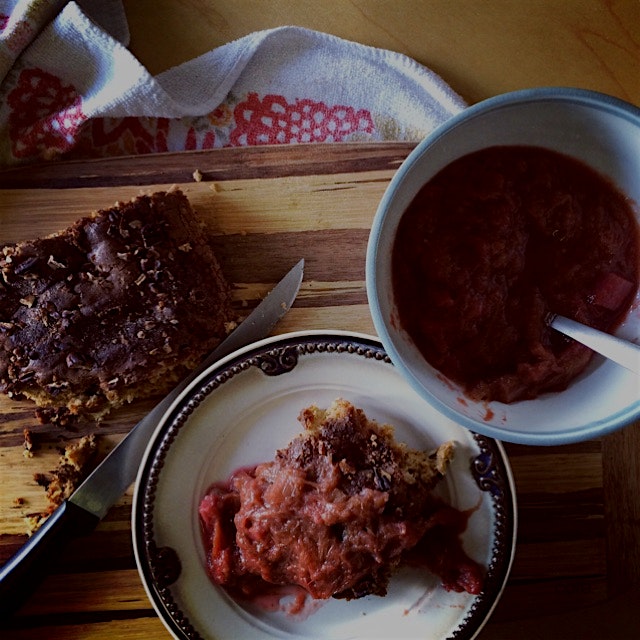 Alberta rhubarb cake and rhubarb compote! Tastes like spring! #recipeonmyblog