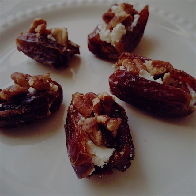 Dates filled with goat cheese and pecans for an afternoon snack! 