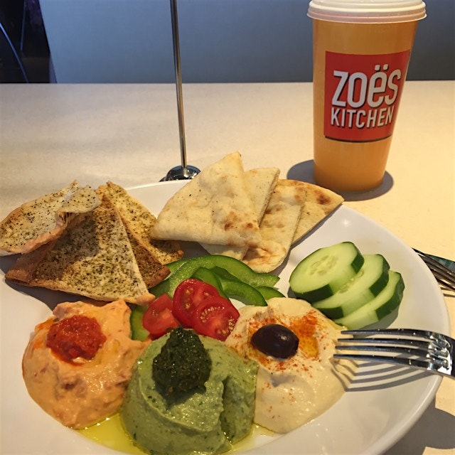 Hummus trio - #meatlessMonday #mondaymotivation #ittybittyfoodies