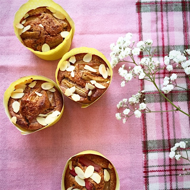 Rhubarb almond mini cakes! A similar recipe can be found on my blog https://gingerandchorizo.word...
