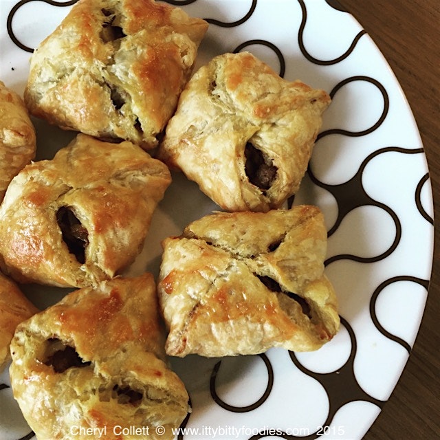 Curry beef & potato puff pastry parcels. Makes for a good snack or lunch. Easy weeknight recipe