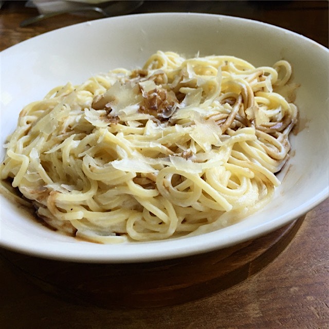 Made a quick pasta using the saucepan trick as well as a goat cheese sauce and topped it all off ...