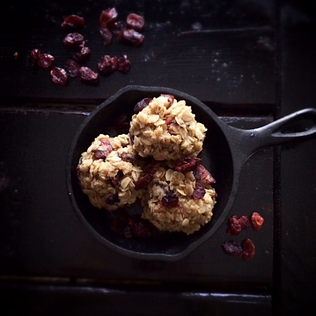 Easy no bake cranberry oatmeal cookies! 