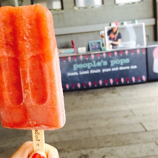 A ginger raspberry peach pop on a sunny Monday morning at People's Pops on the High Line #laterst...