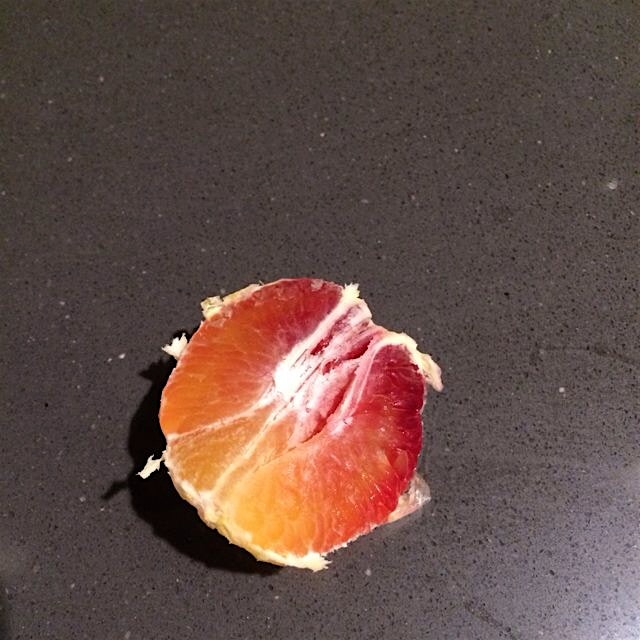 Tye dye surprise in my clementine! Thanks @bostonorganics! 