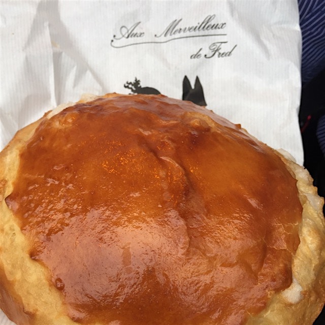 I bought the source of the smell - sugar brioche!!