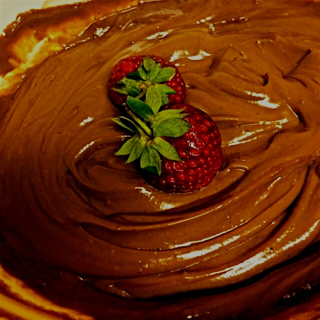 Chocolate pudding made with avocados and agave!!! Finally a healthy dessert!!!! Dairy free, soy f...