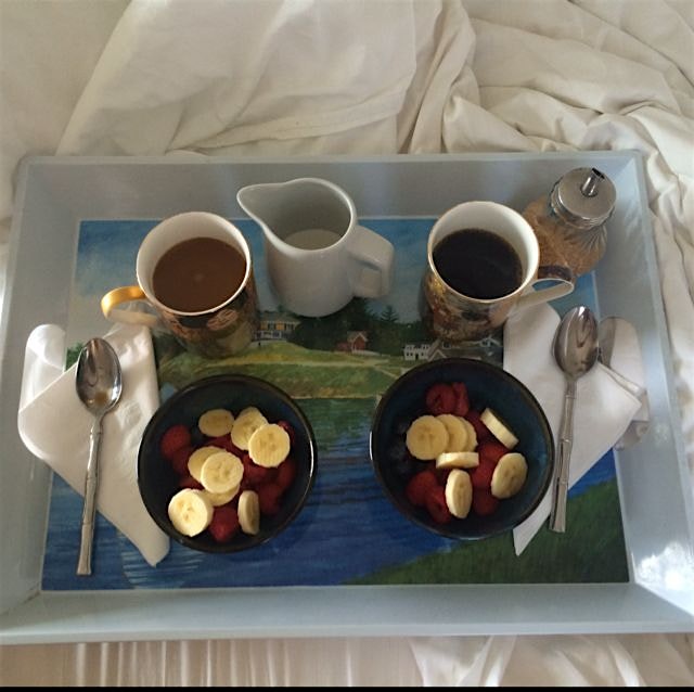 my parents being the best staycation hosts ever. #breakfastinbed