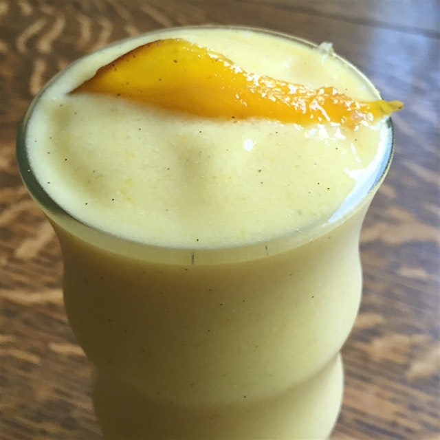 Mango Brûlée Smoothie (it's vegan!)| recipe on theencyclofeedia.com