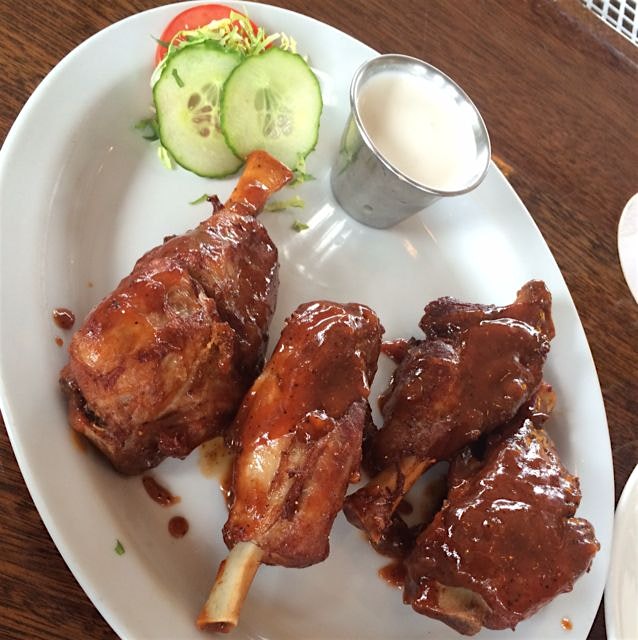 BBQ hog wings @thesmokehouse. #newport #notcleansinganymore