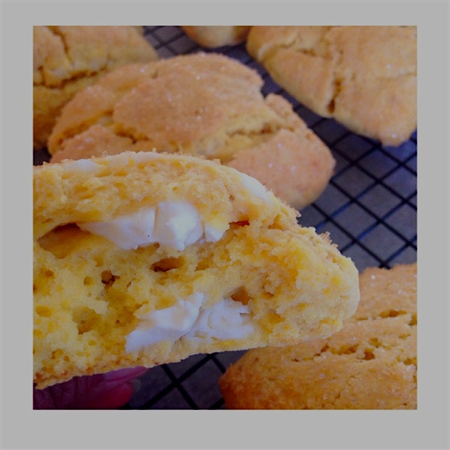 It's mango season here in Hawaii!! 😍 So I made some mango cream cheese scones. Soooooooo yummy! 