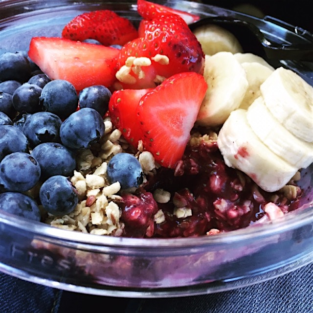 Simple, healthy, delicious acai bowl. 