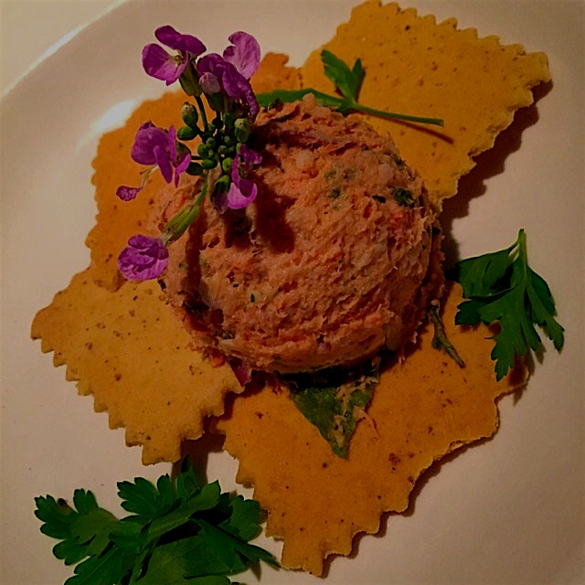 salmon potato purée with edible flowers 🌸
